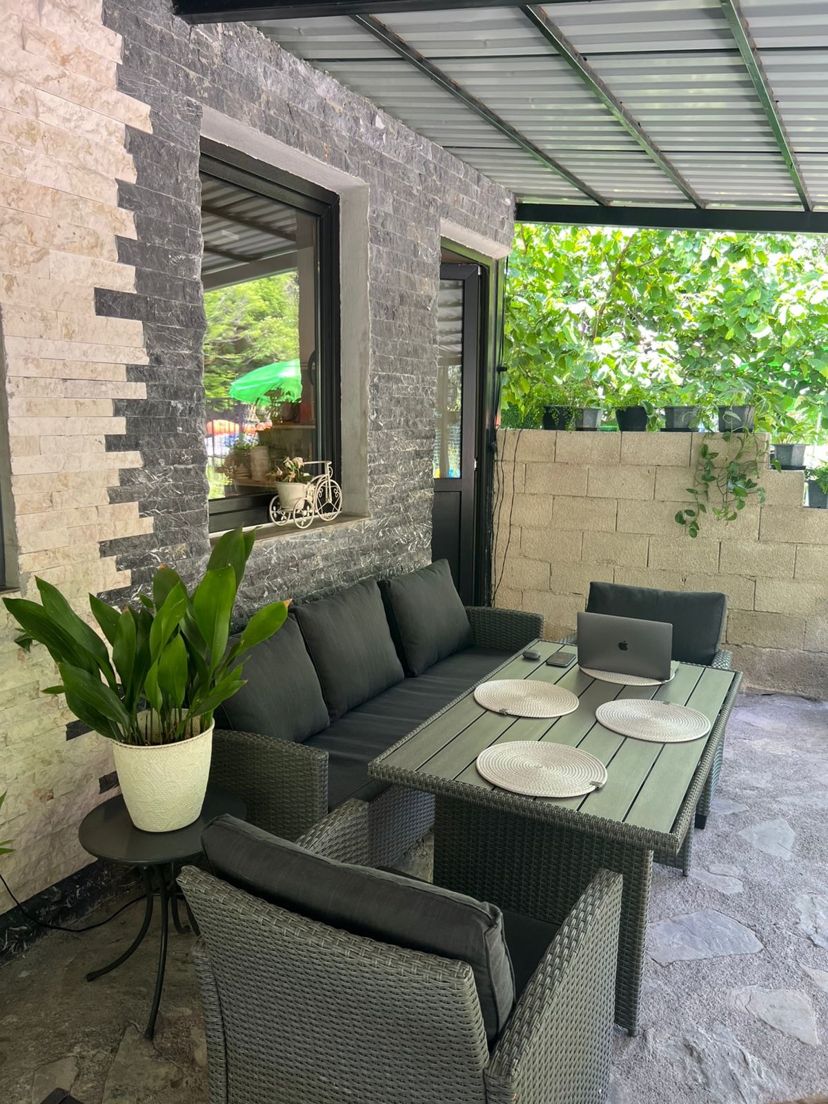 Premium outdoor lounge